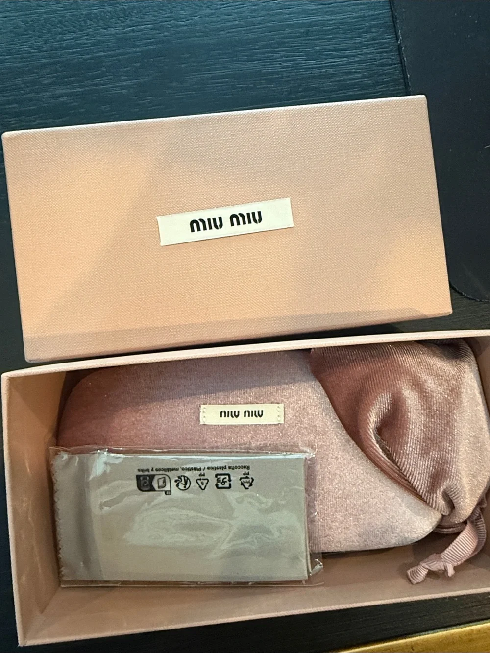 Miu Miu stylish oval